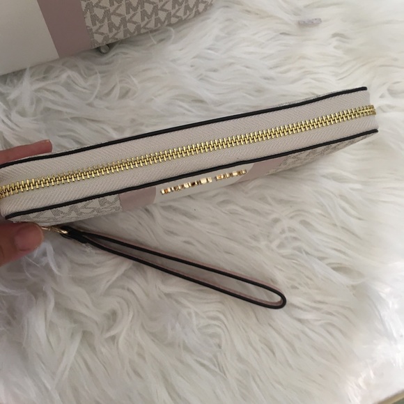 Last 1✨Michael Kors jet set LG continental wallet - Picture 6 of 8